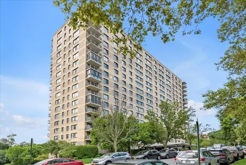 Manor Towers, 3671 Hudson Manor Terrace, #8M