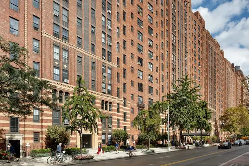 London Terrace Gardens, 425 West 23rd Street, #9B