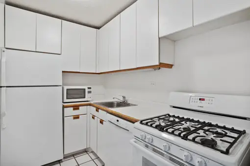 45 West 67th Street, #9E