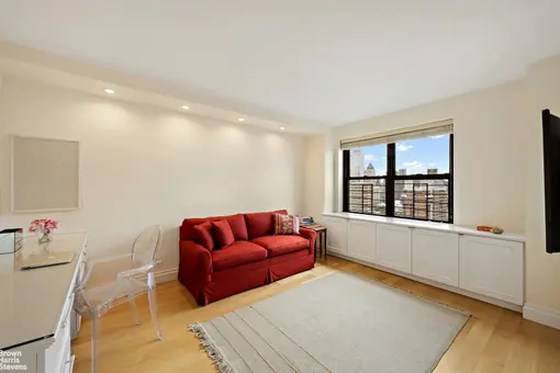 Lincoln Towers, 165 West End Avenue, #26N