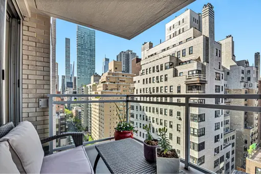 Plaza 400, 400 East 56th Street, #17G