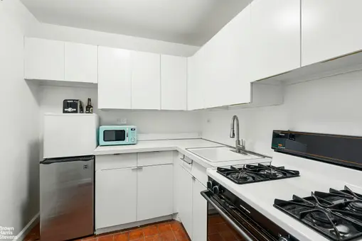 Lincoln Terrace, 165 West 66th Street, #14P