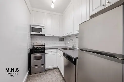 210 East 58th Street, #4B