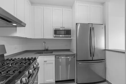 South Park Tower, 124 West 60th Street, #20H