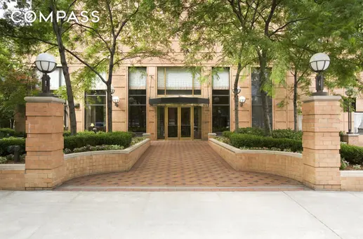 The Strathmore, 400 East 84th Street, #21A