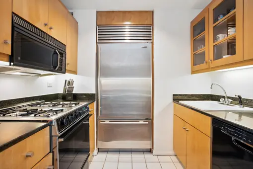 3 Lincoln Center, 160 West 66th Street, #27F