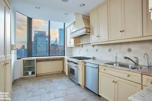 Bristol Plaza, 200 East 65th Street, #35E