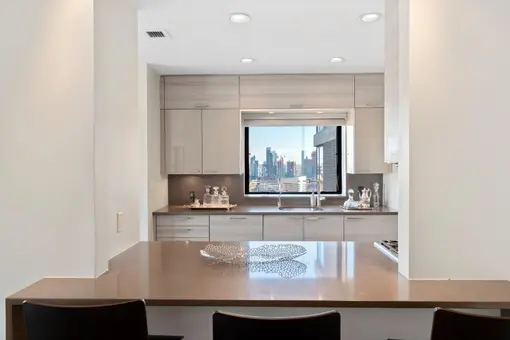 The Sovereign, 425 East 58th Street, #34F