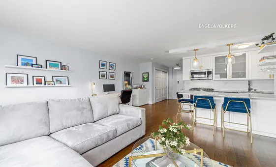 Lincoln Towers, 140 West End Avenue, #27A