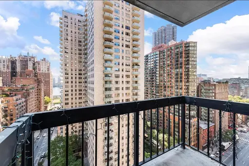 The Highpoint, 250 East 40th Street, #18E