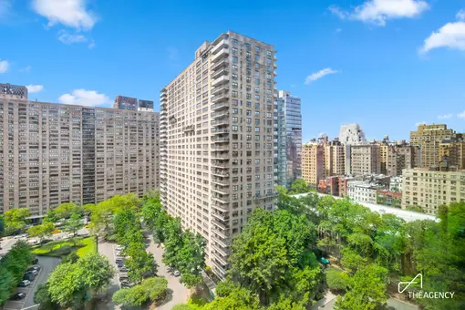 Lincoln Towers, 170 West End Avenue, #17G