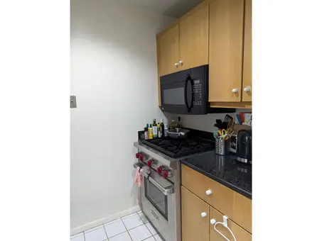 3 Lincoln Center, 160 West 66th Street, #18K