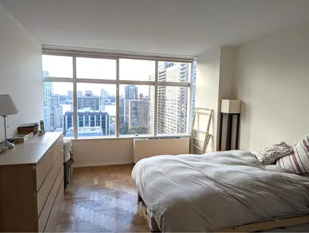 3 Lincoln Center, 160 West 66th Street, #18K