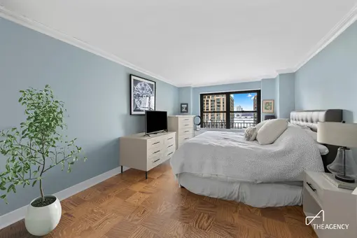 Lincoln Towers, 185 West End Avenue, #9M