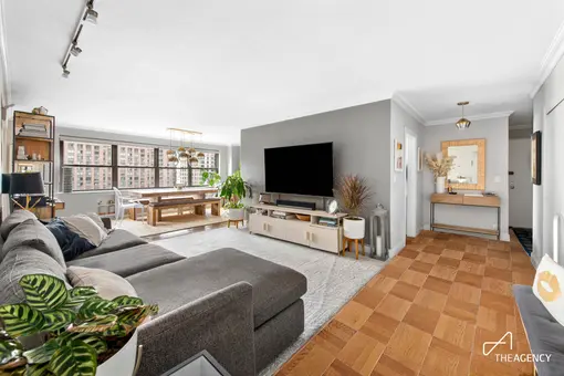 Lincoln Towers, 185 West End Avenue, #9M
