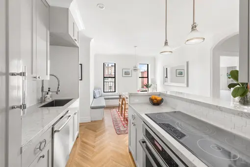 295 West 11th Street, #5C