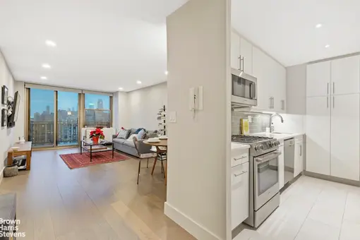 Continental Towers, 301 East 79th Street, #37L