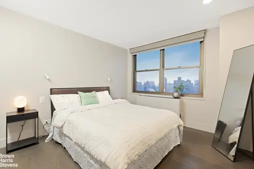 Continental Towers, 301 East 79th Street, #37L