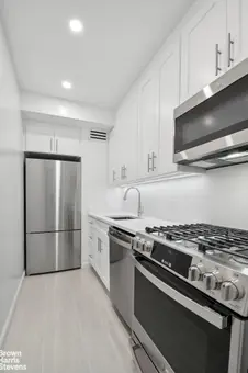 Lincoln Terrace, 165 West 66th Street, #19B