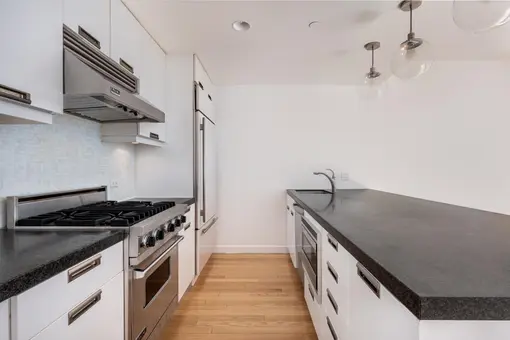 Onyx Chelsea, 261 West 28th Street, #6E