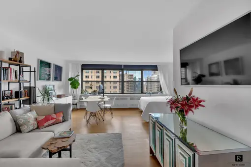 Lincoln Towers, 165 West End Avenue, #26L