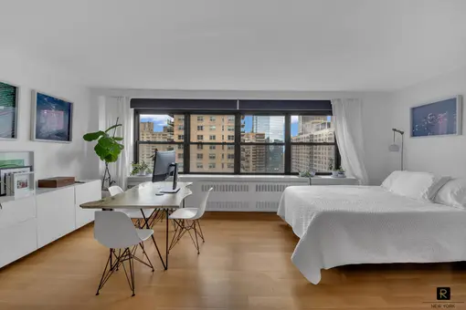 Lincoln Towers, 165 West End Avenue, #26L