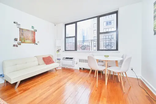 400 West 45th Street, #4D