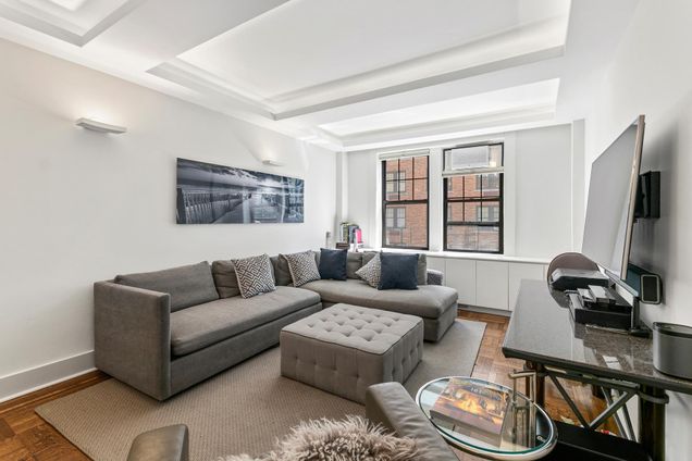 The Park Royal, 23 West 73rd Street - NYC Apartments | CityRealty