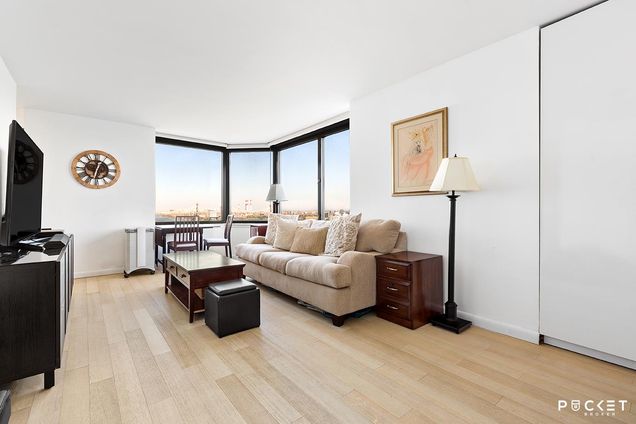 The Horizon, 415 East 37th Street, NYC - Condo Apartments | CityRealty