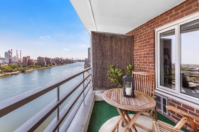 1 Gracie Terrace - NYC Apartments | CityRealty