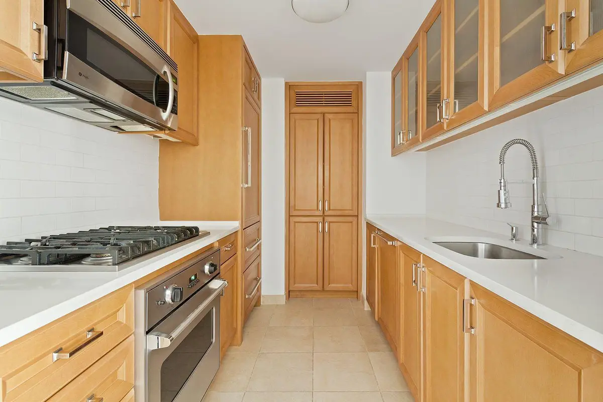 The Brompton, 205 East 85th Street, Unit 10h - 1 Bed Apt For Rent For 