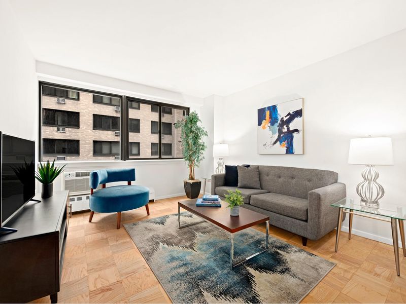 Chelsea Lane, 16 West 16th Street, Unit 5gn - Studio Apt For Sale For 