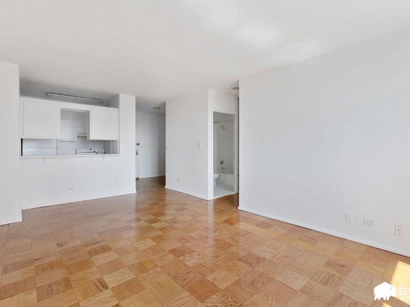 The Wellesley, 200 East 72nd Street, Unit 31e - 1 Bed Apt For Rent For 